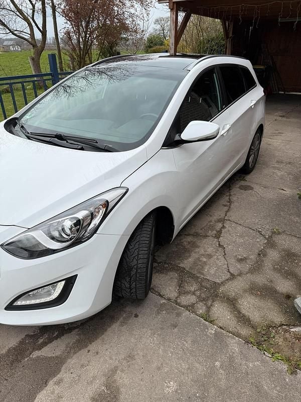 Gebraucht Hyundai i30 110 PS (80 kW) 2016 Weiß Kombi