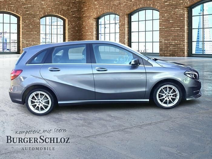 Gebraucht Mercedes B180 122 PS (89 kW) 2018 Metalliclack mountaingrau Van / Kleinbus
