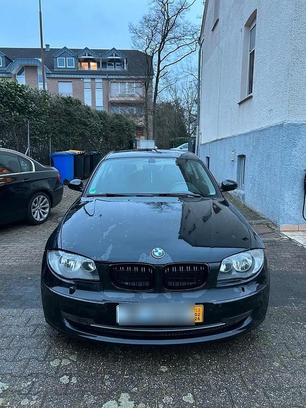 Gebraucht BMW 116 122 PS (89 kW) 2010 Schwarz Kleinwagen