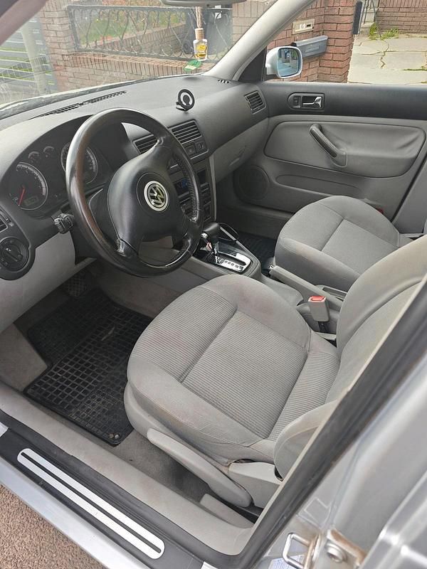 Second-hand VW Bora 115 CP (84 kW) 2000 Argintiu Berlinǎ