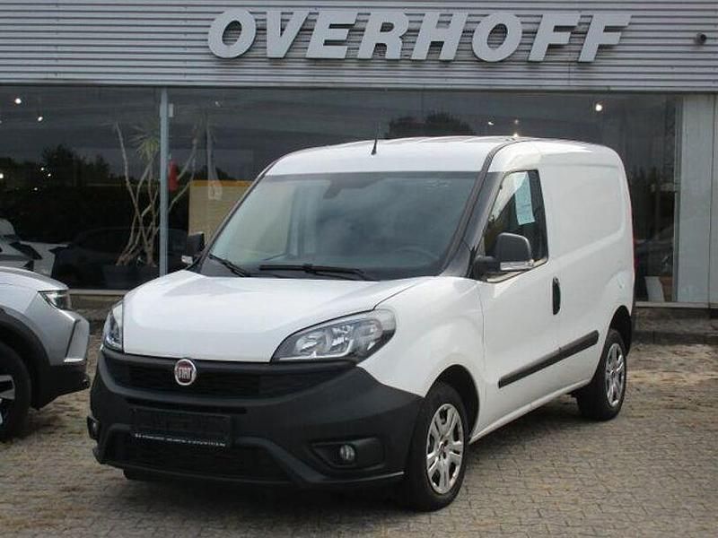 Weiss Gebraucht 2020 Fiat Doblò Van / Kleinbus | 14.221 € (Etwas zu teuer) - Bild 1/4
