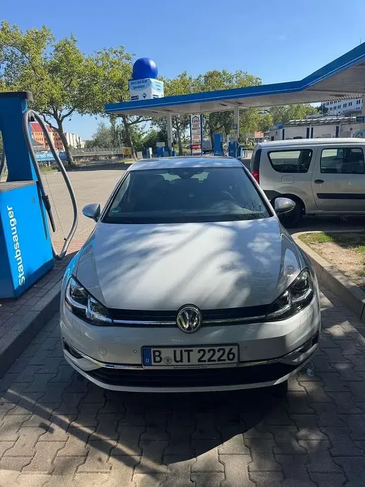 Gebraucht VW Golf VII Highline 150 PS (110 kW) 2018 Weiß Limousine