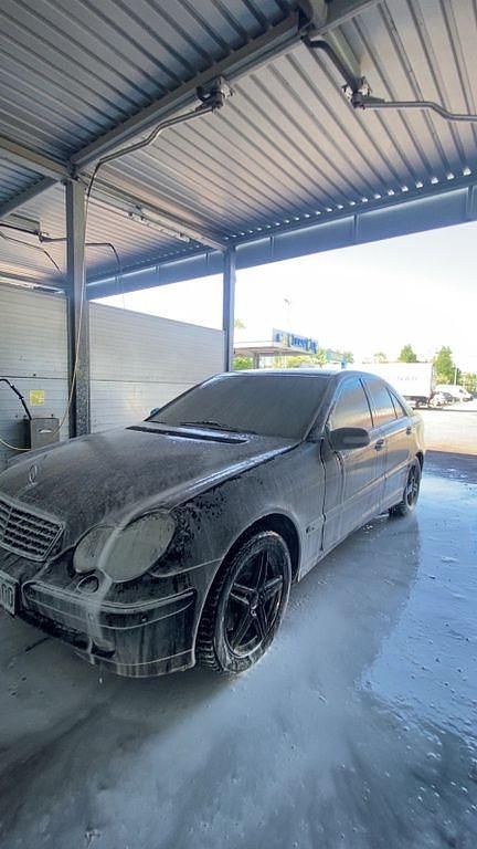 Schwarz Gebraucht 2001 Mercedes 240 Limousine | 990 € - Bild 1/4