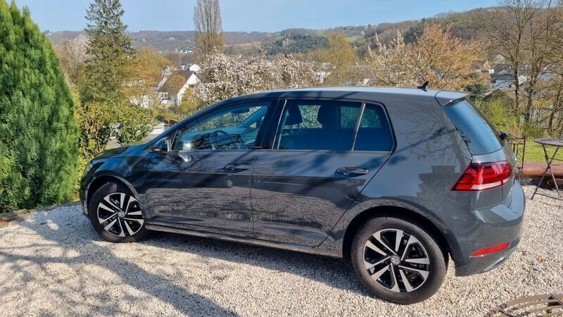 Grau Gebraucht 2019 VW Golf VII IQ Drive Limousine | 15.000 € (Fairer Preis) - Bild 1/4