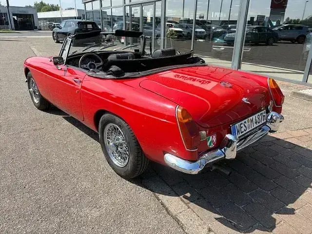 Käytetty MG B 95 HP (69 kW) 1973 Punainen Avoauto