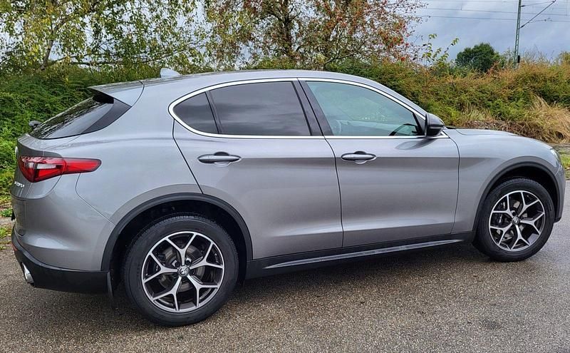 Grau Gebraucht 2018 Alfa Romeo Stelvio Super SUV | 24.290 € (Superpreis) - Bild 1/4