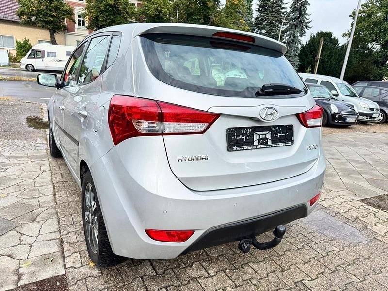 Gebraucht Hyundai ix20 YES! 90 PS (66 kW) 2015 Silber Kleinwagen