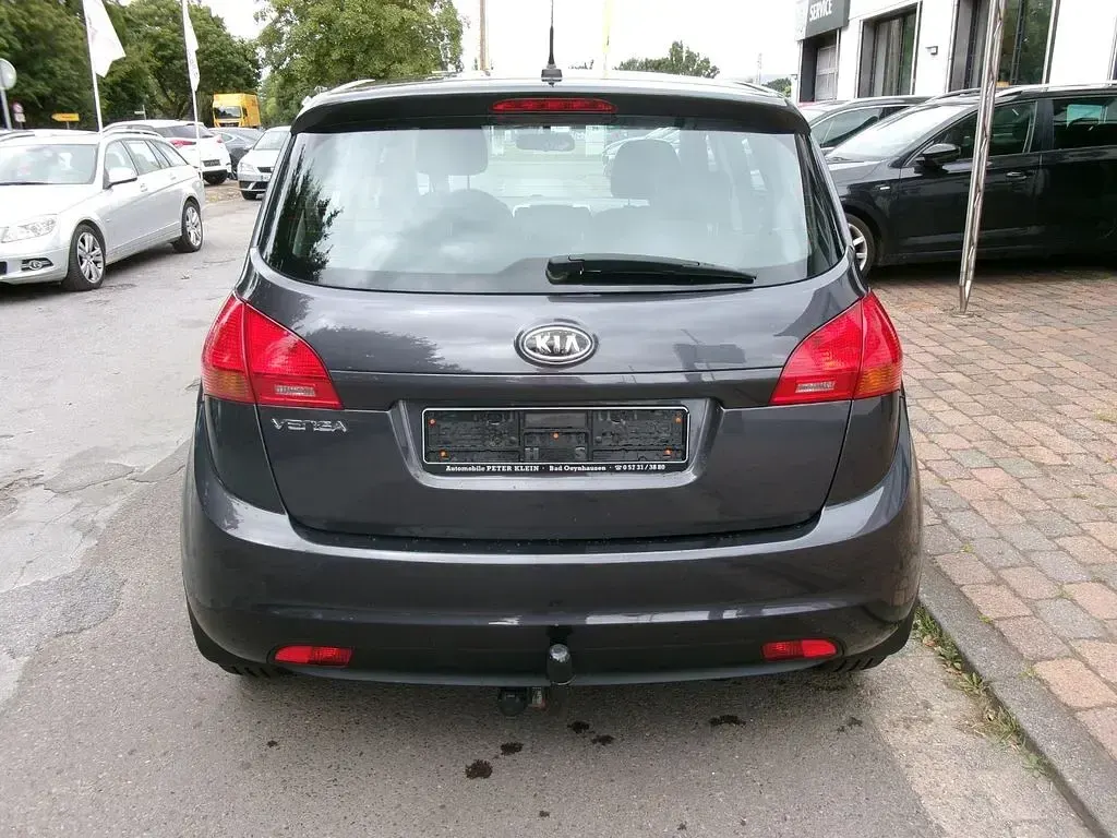 Gebraucht Kia Venga 90 PS (66 kW) 2012 Grau Kleinwagen