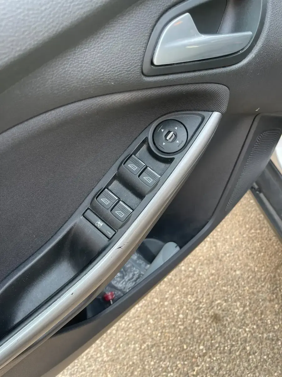 Usata Ford Focus 101 CV (74 kW) 2014 Argento Berlina