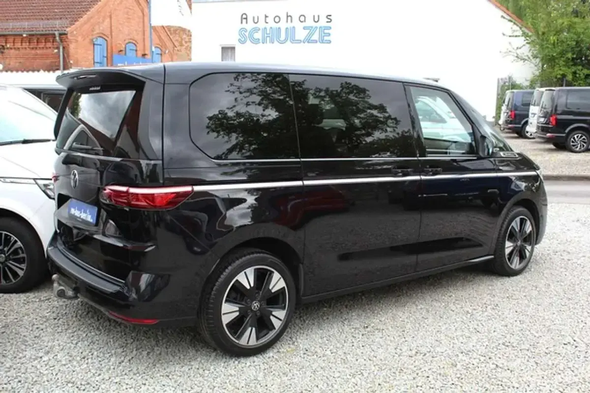 Używany VW Multivan Style 150 KM (110 kW) 2022 Czarny Minivan