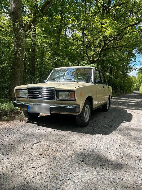 Beige Gebraucht 1989 Lada 2107 Limousine | 9.000 € - Bild 1/4