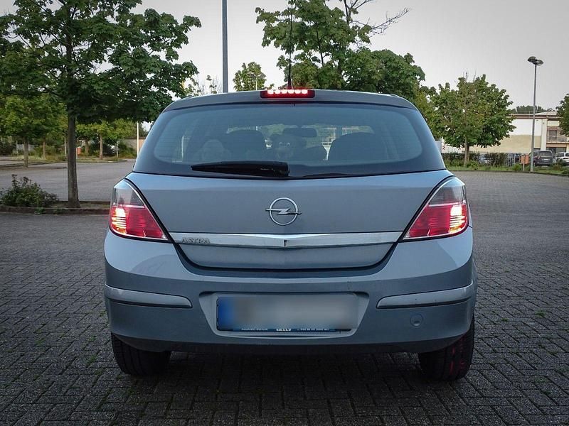 Gebraucht Opel Astra 90 PS (66 kW) 2009 Grau Limousine