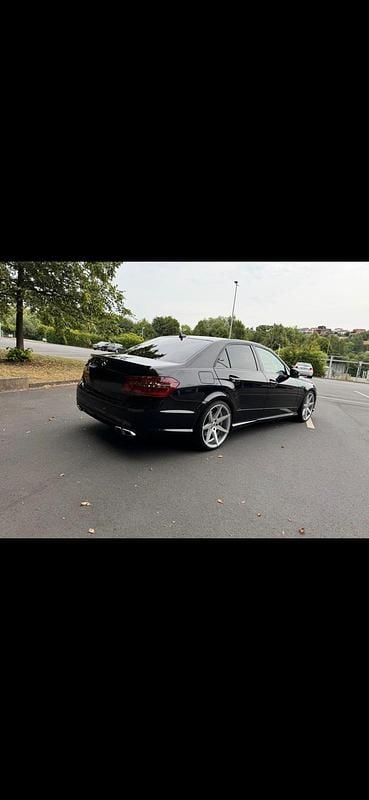 Gebraucht Mercedes E500 387 PS (284 kW) 2011 Schwarz Limousine
