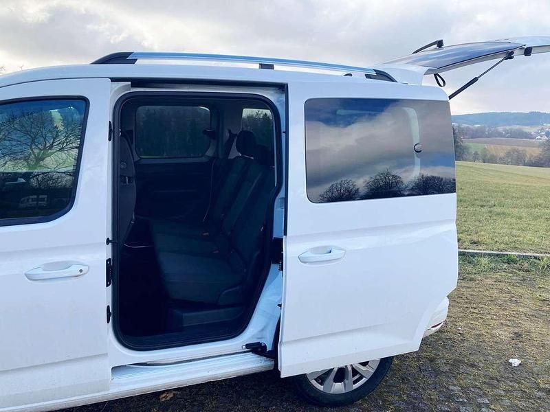 Gebraucht Ford Tourneo Connect Titanium 116 PS (85 kW) 2025 Frostweiß Van / Kleinbus