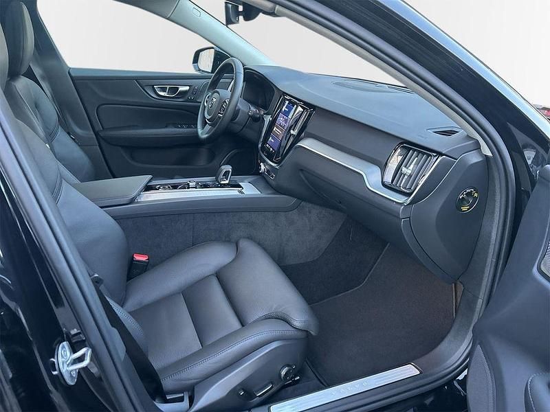 Gebraucht Volvo V60 Plus 197 PS (144 kW) 2025 Schwarz Kombi