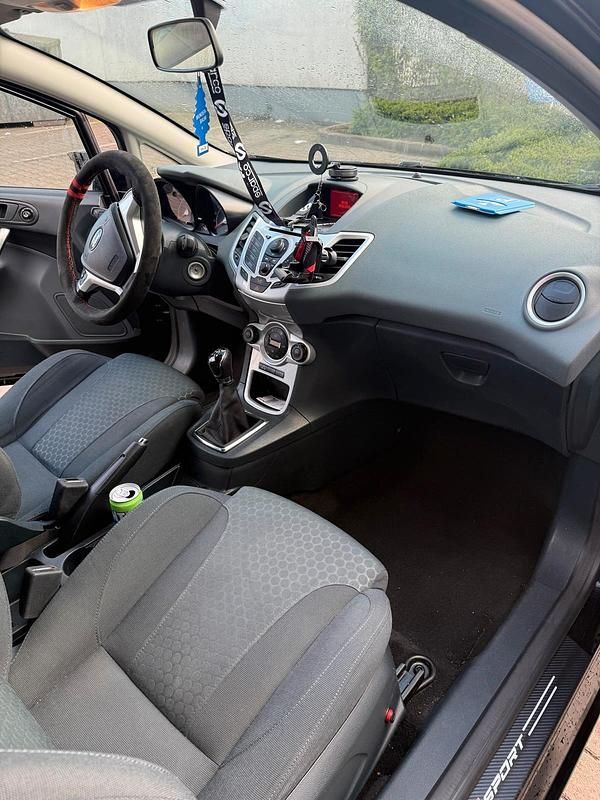 Gebraucht Ford Fiesta 96 PS (70 kW) 2011 Schwarz Kleinwagen