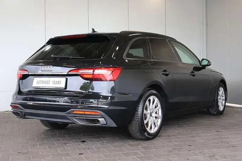 Gebraucht Audi A4 150 PS (110 kW) 2022 Schwarz Kombi