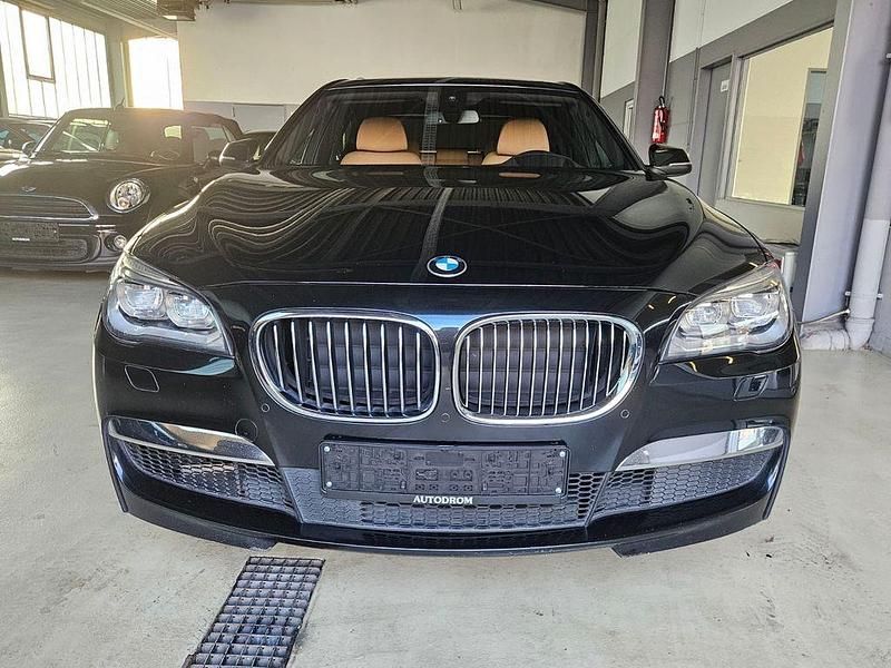 Gebraucht BMW 740 M Sport 313 PS (230 kW) 2015 Schwarz Limousine