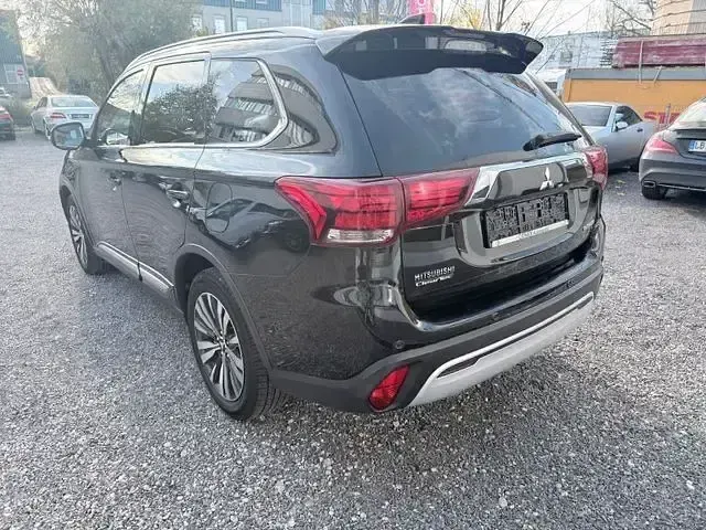 Gebraucht Mitsubishi Outlander Diamant Edition 150 PS (110 kW) 2018 Schwarz SUV