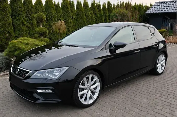 Używany Seat Leon FR 190 KM (139 kW) 2019 Czarny Sedan/Limuzyna