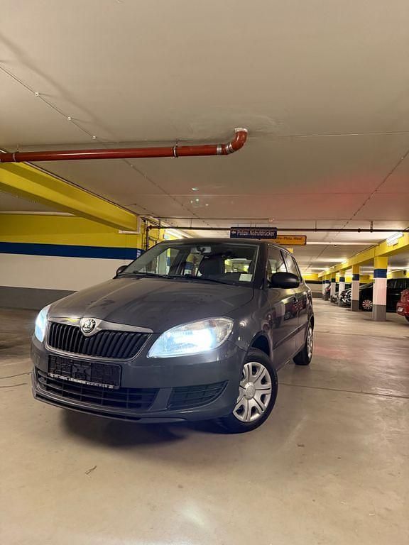 Gebraucht Skoda Fabia Active 75 PS (55 kW) 2012 Grau Limousine