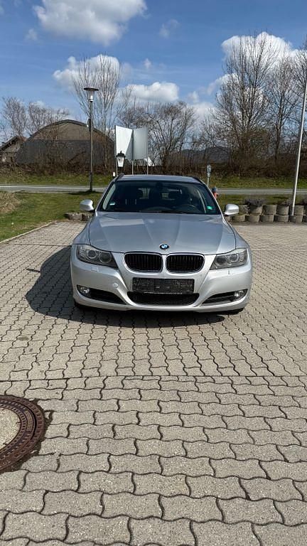 Gebraucht BMW 320 184 PS (135 kW) 2012 Silber Kombi