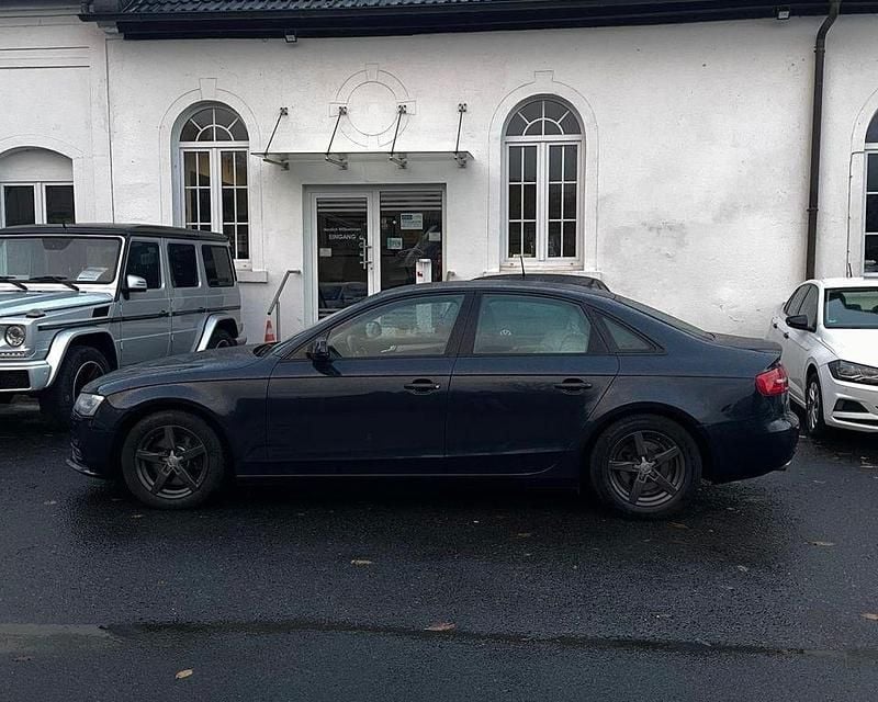 Gebraucht Audi A4 Ambiente 150 PS (110 kW) 2015 Blau Limousine