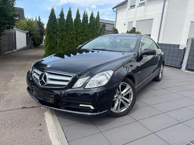 Schwarz Gebraucht 2010 Mercedes E350 Coupé | 13.950 € (Fairer Preis) - Bild 1/4