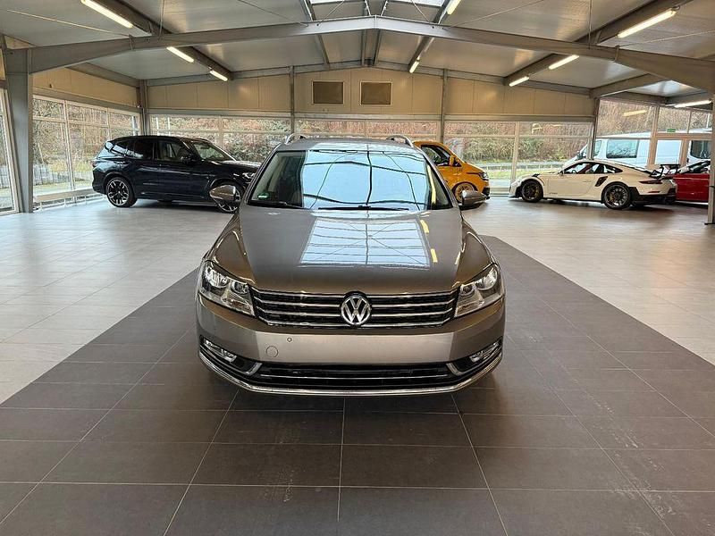 Braun Gebraucht 2011 VW Passat Highline Kombi | 8.900 € (Fairer Preis) - Bild 1/4