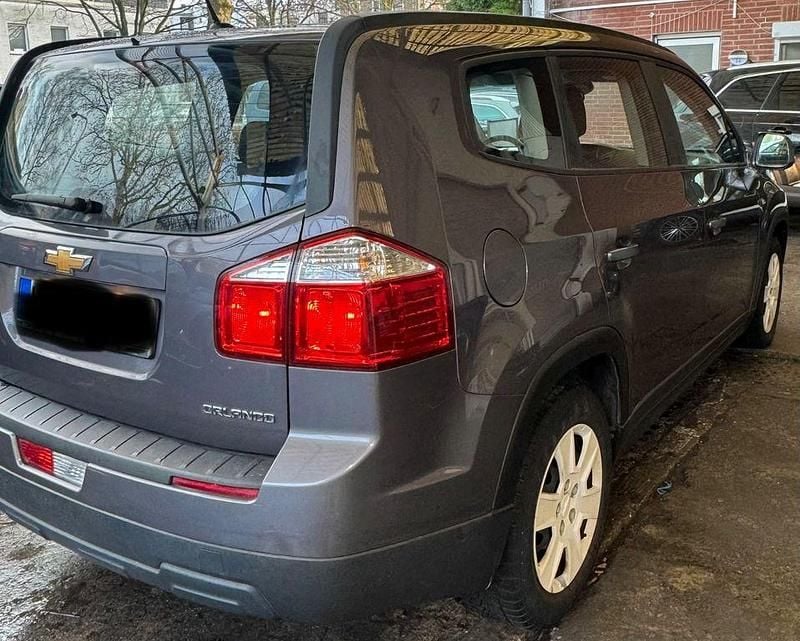 Gebraucht Chevrolet Orlando LS 141 PS (103 kW) 2011 Grau Van / Kleinbus