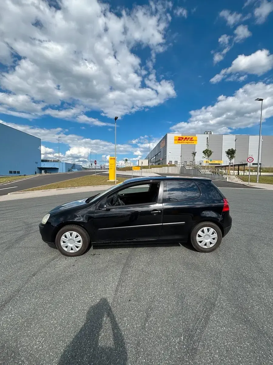 Gebraucht VW Golf V 90 PS (66 kW) 2004 Schwarz Kleinwagen