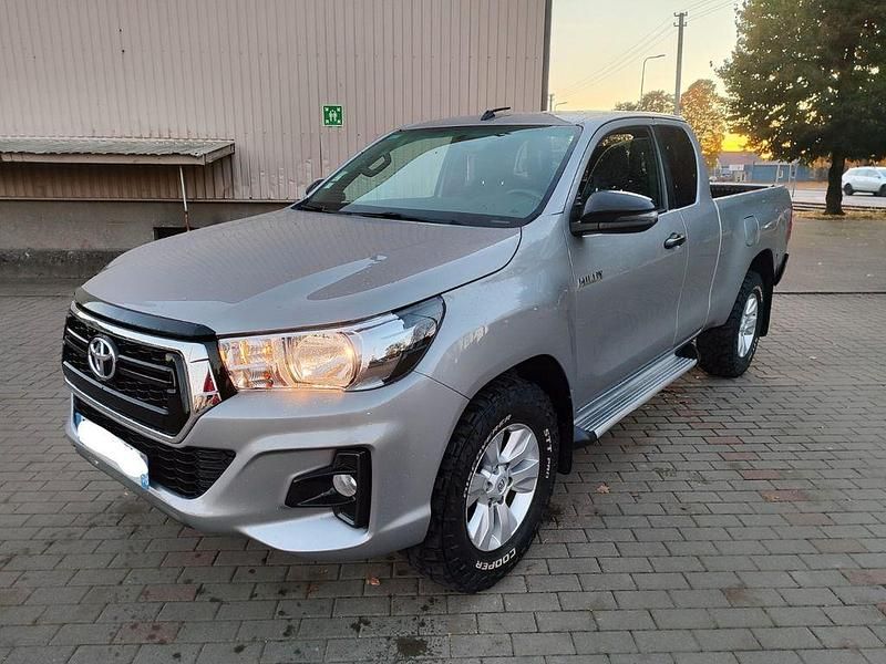 Silber Gebraucht 2020 Toyota HiLux Abholung | 21.900 € - Bild 1/4