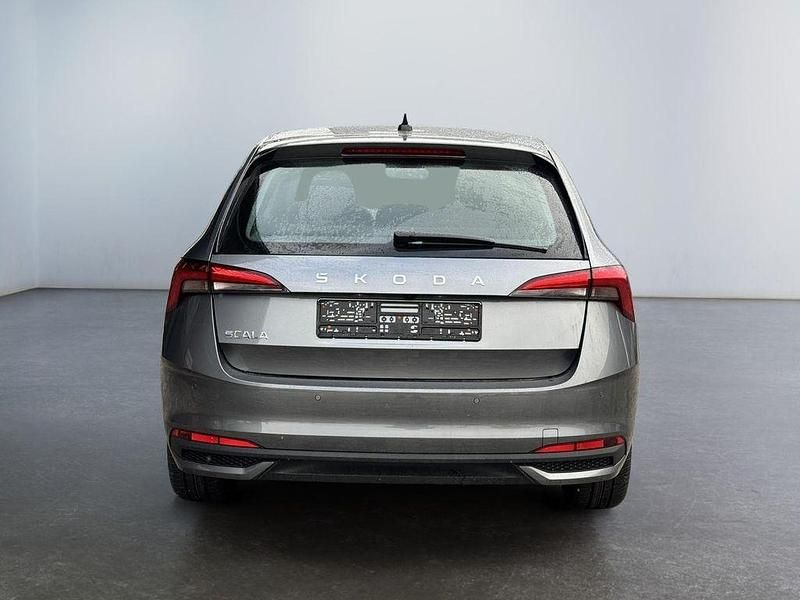Neu Skoda Scala Selection 116 PS (85 kW) 2025 Grau Kleinwagen