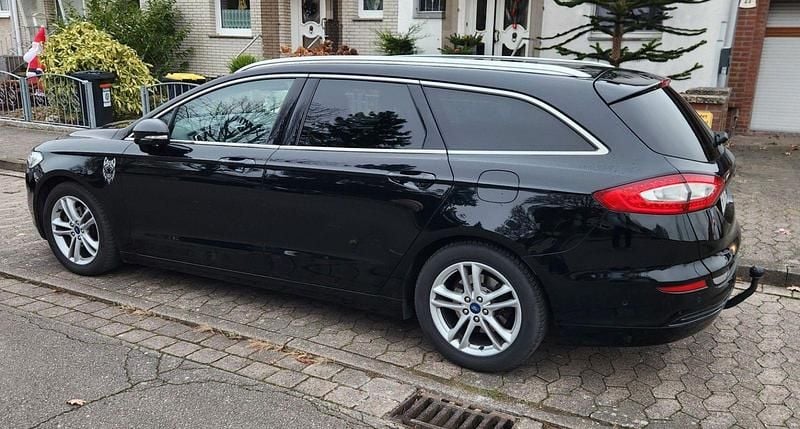 Schwarz Gebraucht 2018 Ford Mondeo Titanium Kombi | 11.100 € (Superpreis) - Bild 1/4