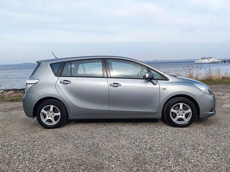 Gebraucht Toyota Verso Edition 147 PS (108 kW) 2011 Grau Van / Kleinbus