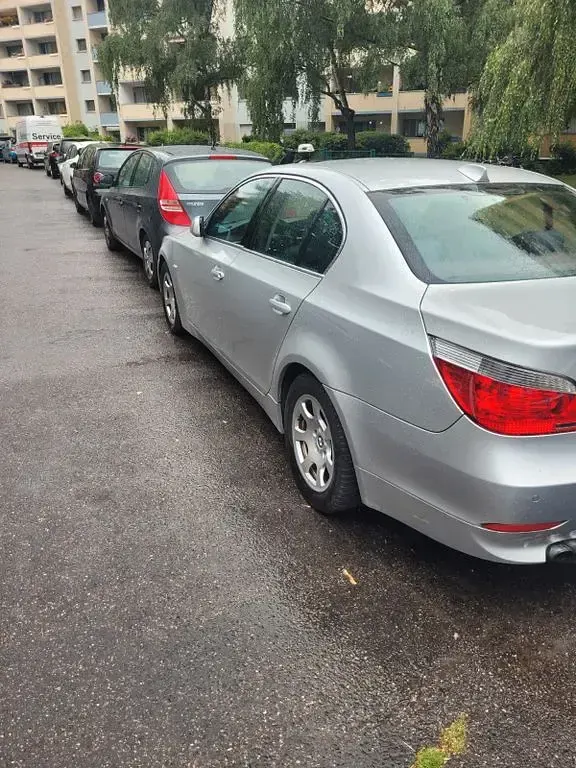 Gebraucht BMW 523 177 PS (130 kW) 2005 Silber Limousine