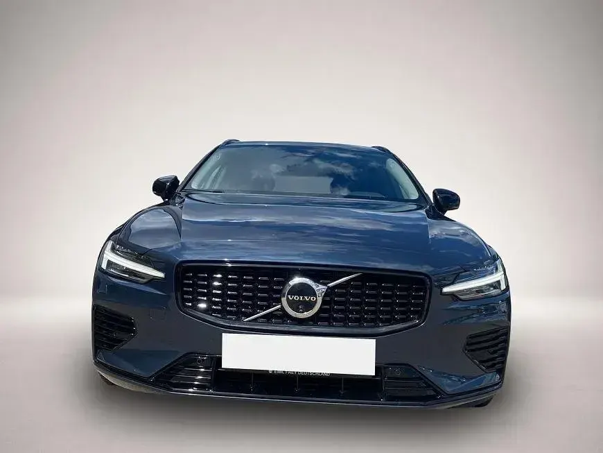 Gebraucht Volvo V60 Plus 253 PS (186 kW) 2024 Manufacturer Kombi