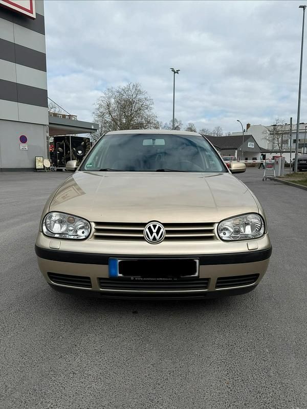 Gebraucht VW Golf IV 105 PS (77 kW) 2001 Gold Kleinwagen