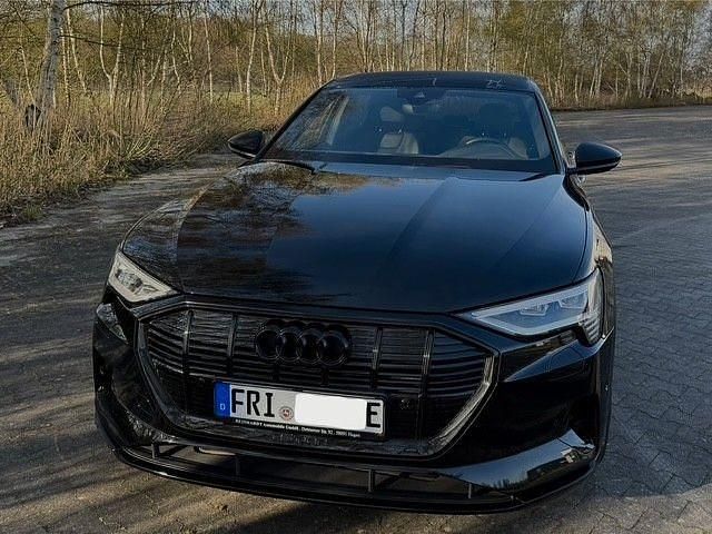 Używany Audi e-tron S-Line 230 kW (313 KM) 2021 Czarny SUV