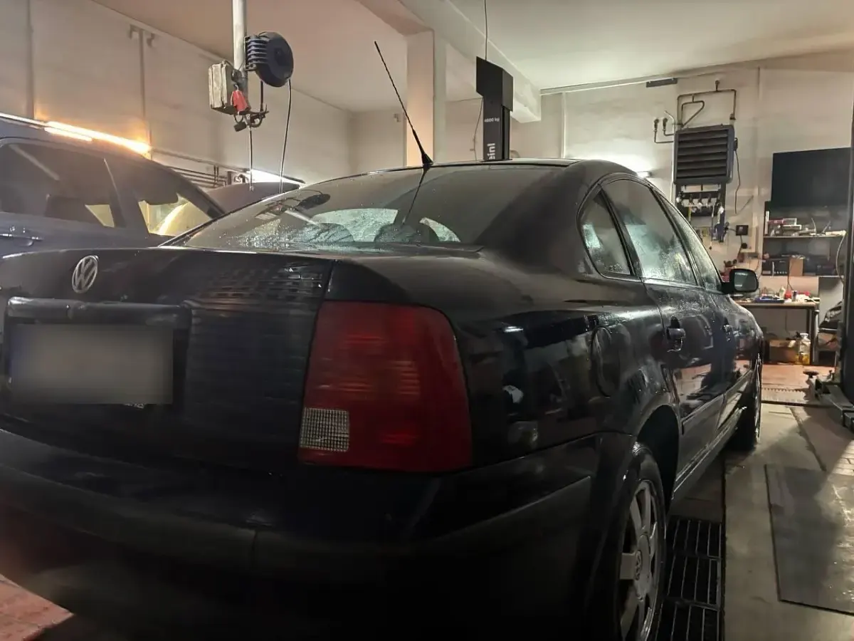 Usata VW Passat 100 CV (73 kW) 1999 Blu Berlina