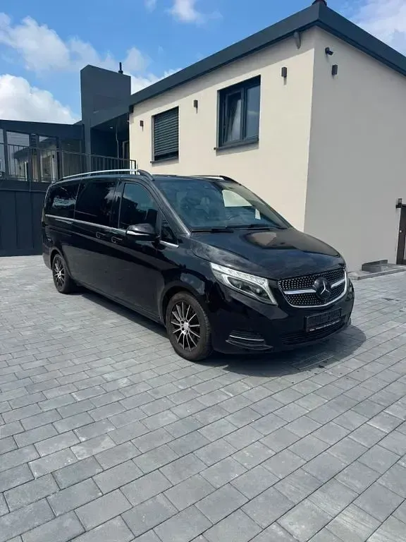 Gebraucht Mercedes V220 Avantgarde 163 PS (119 kW) 2017 Braun Van / Kleinbus