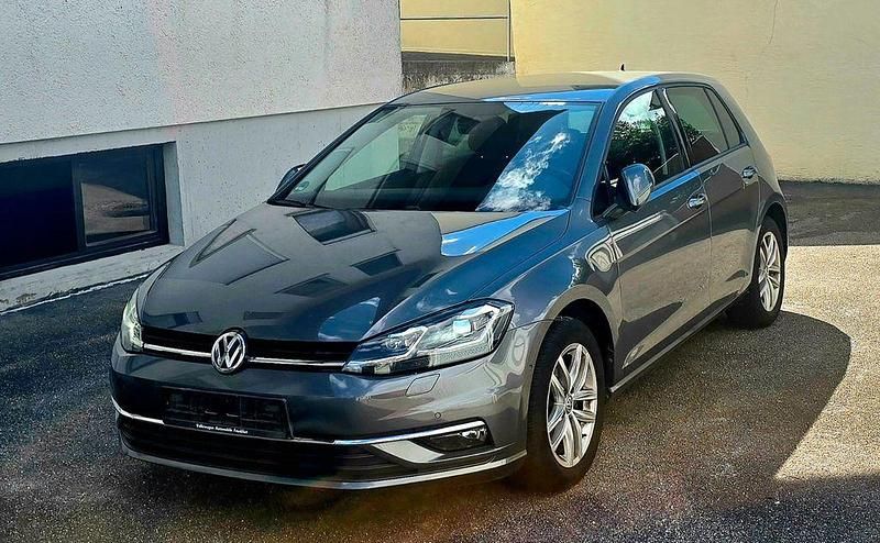Grau Gebraucht 2017 VW Golf VII Limousine | 13.450 € (Fairer Preis) - Bild 1/4
