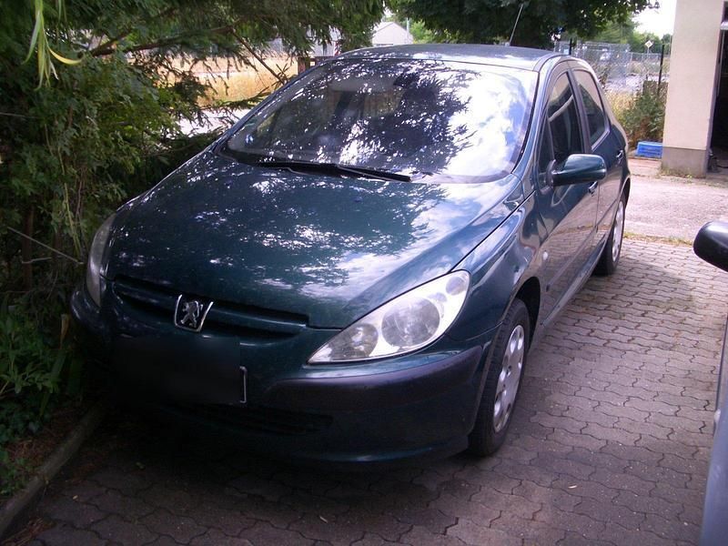 Grün Gebraucht 2001 Peugeot 307 Kleinwagen | 900 € - Bild 1/4