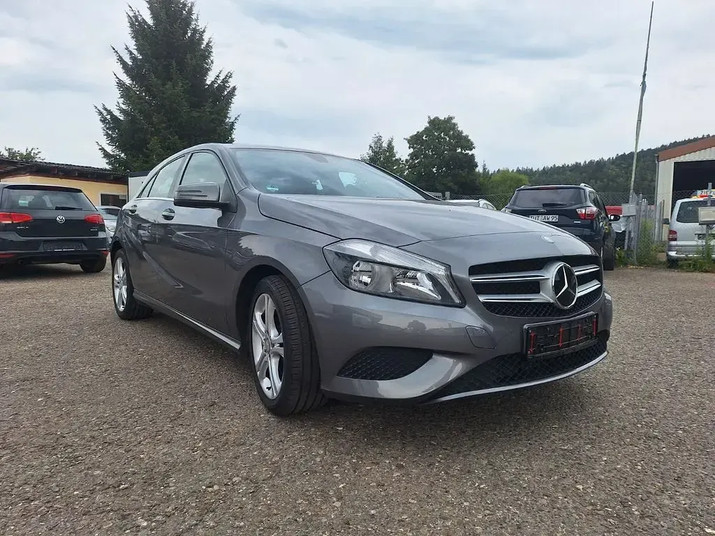 Gebraucht Mercedes A180 122 PS (89 kW) 2012 Grau Kleinwagen