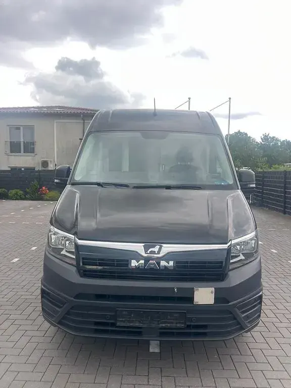Używany MAN TGE 140 KM (102 kW) 2020 Brązowy Van