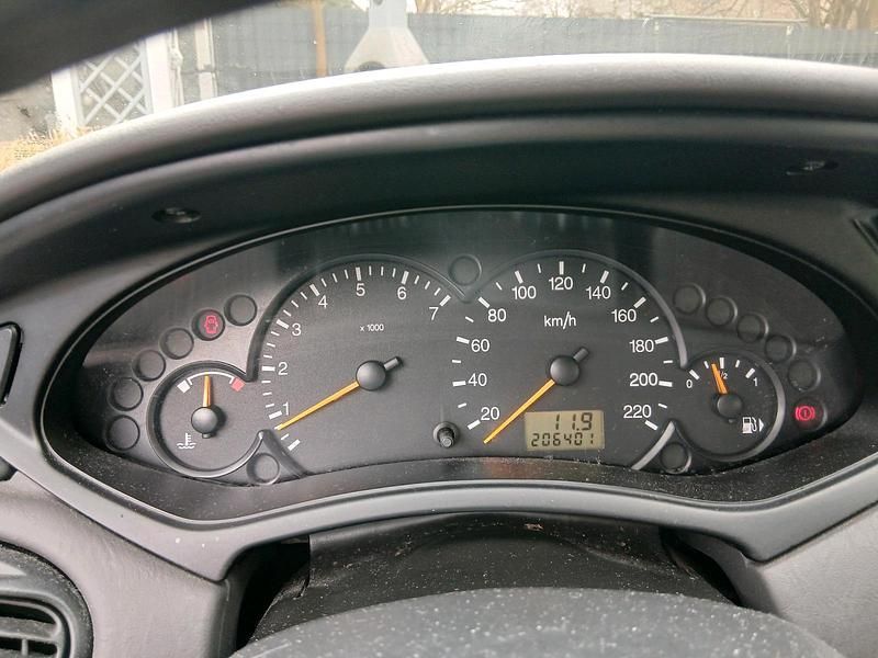 Gebraucht Ford Focus 75 PS (55 kW) 2004 Blau Coupé