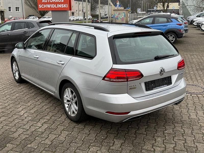 Gebraucht VW Golf VII 131 PS (96 kW) 2019 Reflexsilber metallic (metallic) Kombi