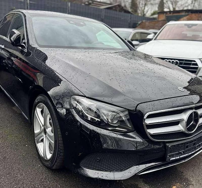 Gebraucht Mercedes E350 Avantgarde 258 PS (189 kW) 2017 Schwarz Limousine