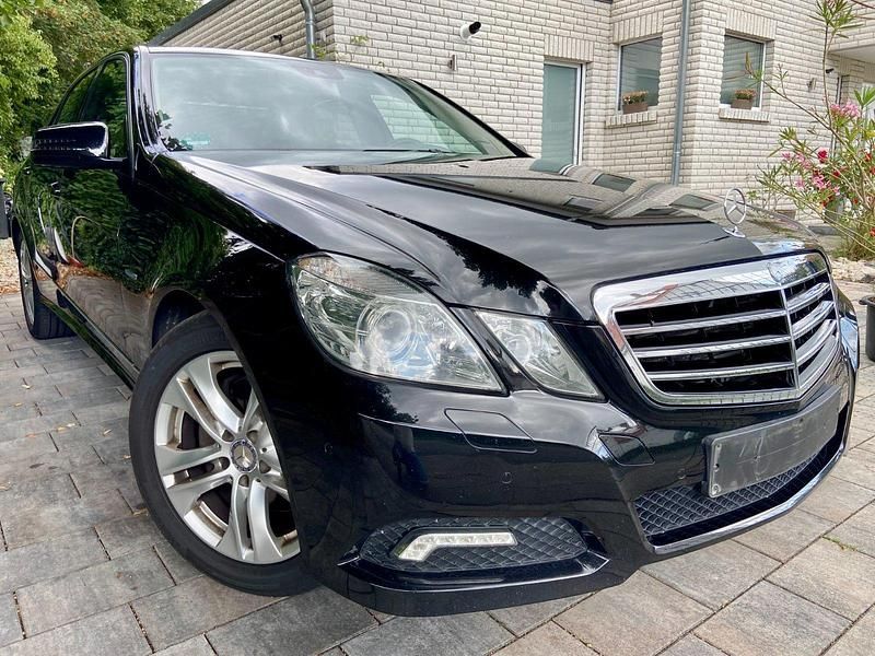 Gebraucht Mercedes E350 Avantgarde 292 PS (214 kW) 2010 Schwarz Limousine