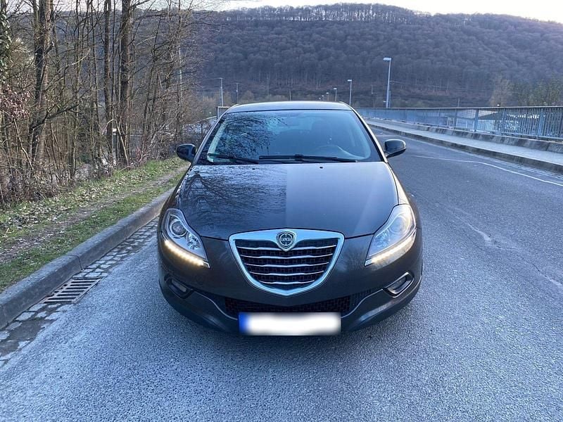 Gebraucht Lancia Delta 120 PS (88 kW) 2012 Grau Kleinwagen